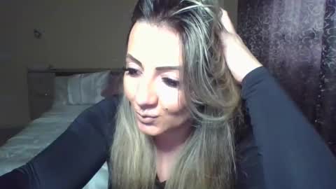 Snapshot of iasmina432144 chatting on January 2026 12:10:02 PM Yasmine online show from January 2026 12:10:02 PM