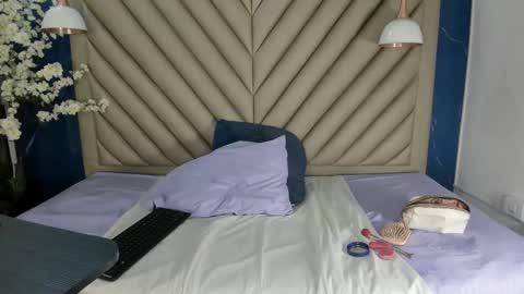 ibbie_ online show from October 2025 12:02:02 PM