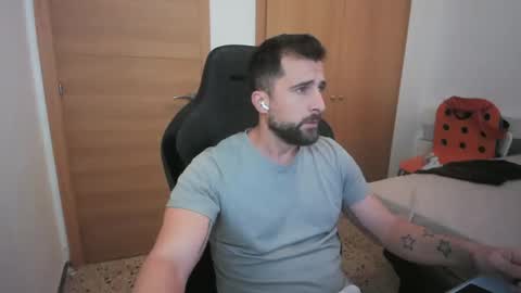 Snapshot of iberian_macho chatting on October 2025 07:18:02 AM iberian_macho online show from October 2025 07:18:02 AM