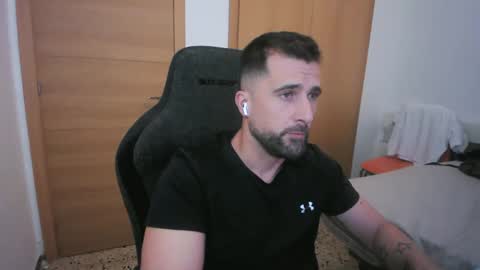 Snapshot of iberian_macho chatting on October 2025 09:30:02 AM iberian_macho online show from October 2025 09:30:02 AM