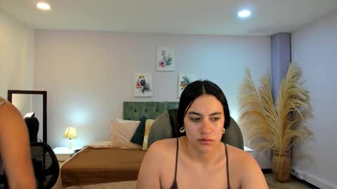 Icy online show from November 2025 10:03:02 AM