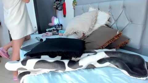 idaly    online show from December 2024 01:08:01 AM