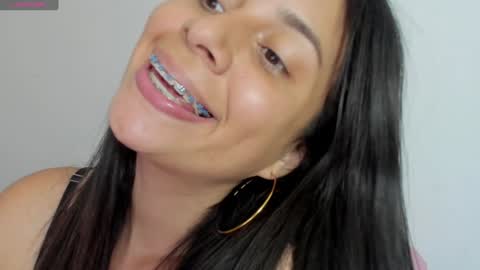 Idara Zanin online show from January 2025 11:23:01 PM