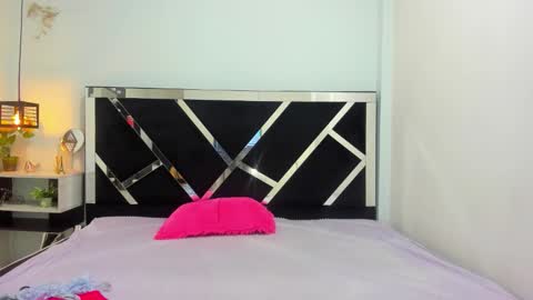 Isabella online show from September 2025 12:38:02 PM