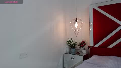 Isabella online show from November 2025 07:58:01 PM