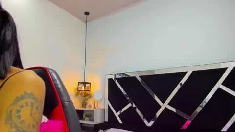 Isabella online show from November 2025 01:14:02 PM