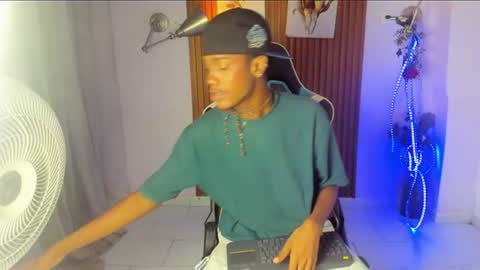 ikaro_blue online show from July 2026 11:43:02 PM