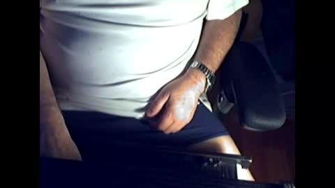 Snapshot of ikissuuuu chatting on January 2026 04:00:01 PM ikissuuuu online show from January 2026 04:00:01 PM