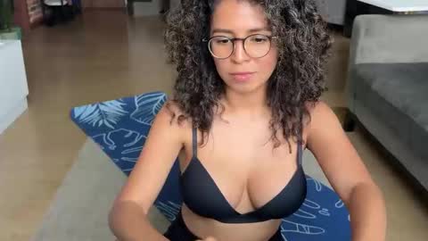 Snapshot of illaroom chatting on January 2025 10:12:02 PM Kloe online show from January 2025 10:12:02 PM