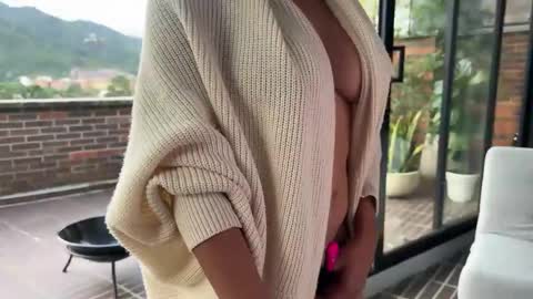 Snapshot of illaroom chatting on February 2025 09:32:01 PM Kloe online show from February 2025 09:32:01 PM