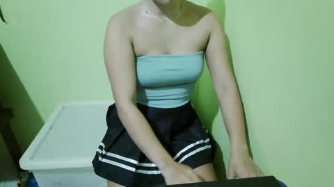 Snapshot of ilove2cum4uxox chatting on November 2025 04:07:01 PM ilove2cum4uxox online show from November 2025 04:07:01 PM