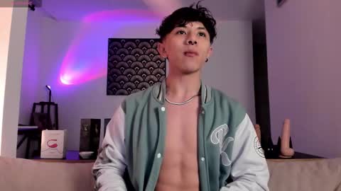 Snapshot of im__thomas chatting on November 2025 07:18:02 AM IM THOMAS online show from November 2025 07:18:02 AM