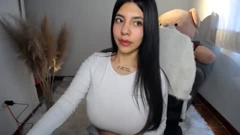 Alyn online show from December 2025 03:40:02 PM