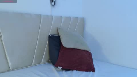 aurora online show from December 2025 07:44:01 PM