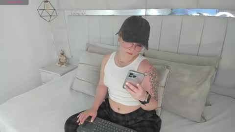 DAHLIA online show from February 2025 08:42:02 PM