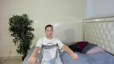 IM EMILIANOLUX online show from October 2025 08:21:02 PM