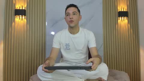 IM EMILIANOLUX online show from October 2025 07:48:02 PM