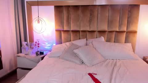 Anna  online show from December 2024 06:10:01 PM