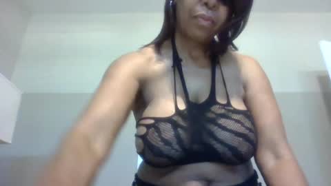 Snapshot of im_laa30z chatting on May 2026 12:10:01 PM weet exy Cougar online show from May 2026 12:10:01 PM