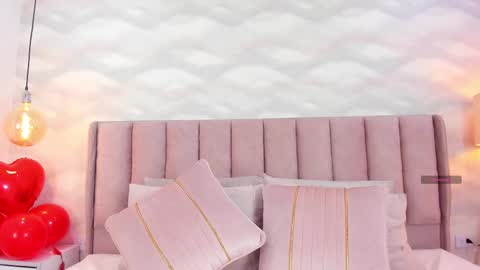 Snapshot of im_nika_ chatting on February 2025 01:02:01 PM Nika online show from February 2025 01:02:01 PM