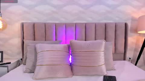 Snapshot of im_nika_ chatting on March 2025 12:57:02 PM Nika online show from March 2025 12:57:02 PM