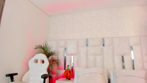 Snapshot of im_nika_ chatting on October 2025 01:34:02 PM Nika online show from October 2025 01:34:02 PM