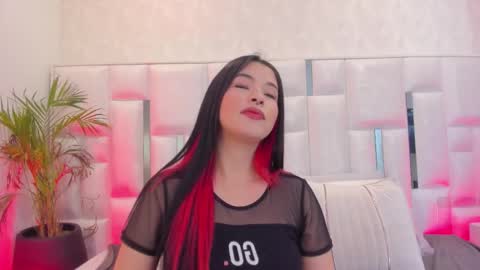 Snapshot of im_nika_ chatting on November 2025 12:33:01 PM Nika online show from November 2025 12:33:01 PM