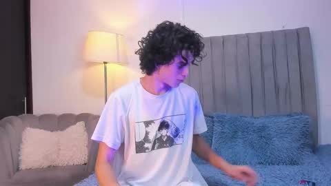 Perseo - Help me with 50 thumbs up online show from December 2025 07:51:01 PM