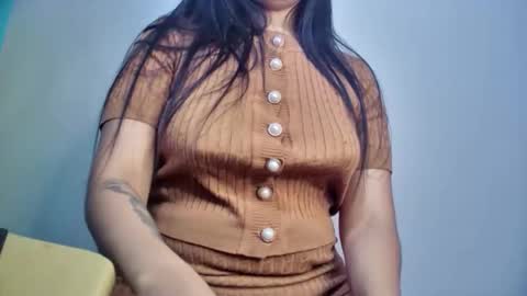 mia latina online show from April 2026 08:36:01 PM