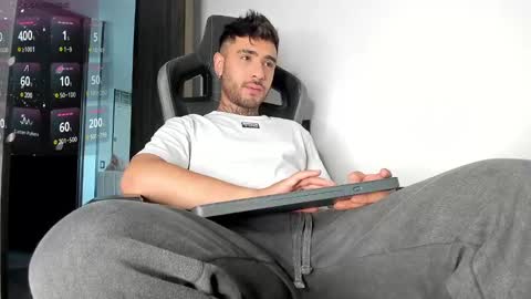 Snapshot of imferrerr chatting on February 2025 10:31:01 PM Felipe Ferrer online show from February 2025 10:31:01 PM