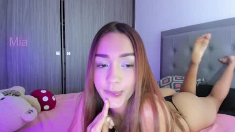 mia ---------  COL TIME online show from February 2025 01:18:02 AM