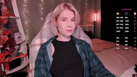 Mia online show from November 2025 10:15:01 AM