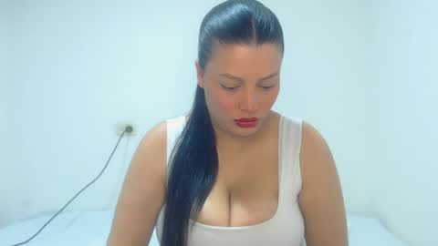 imsweetlips online show from November 2025 03:22:01 PM