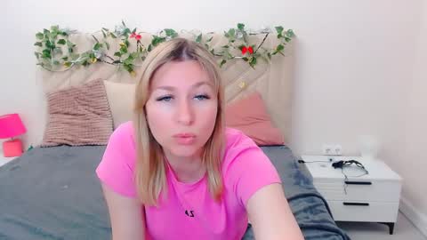 incredible_ariela online show from May 2026 11:18:01 AM