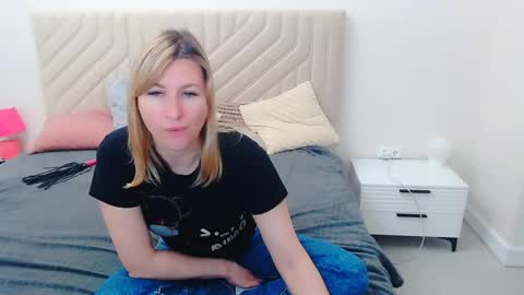 incredible_ariela online show from May 2026 11:27:02 AM