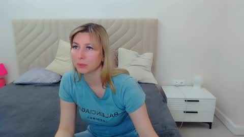 incredible_ariela online show from May 2026 12:10:02 PM