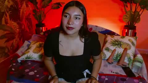 incredible_foxxy online show from August 2026 03:39:01 AM
