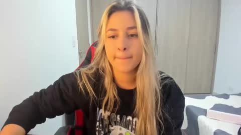 Lana online show from December 2025 09:20:01 PM