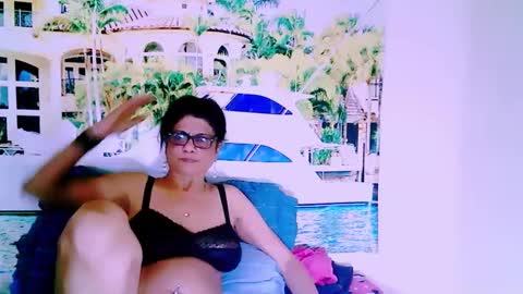 Femiez online show from December 2024 01:17:01 PM