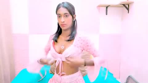 indiansunglaze694u online show from March 2026 05:40:01 PM