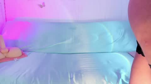 Luna  online show from June 2026 01:23:01 AM