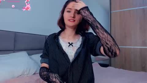 Kira online show from October 2025 04:10:01 AM