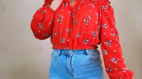 Snapshot of inessa_beauty chatting on May 2026 02:23:02 PM Inessa online show from May 2026 02:23:02 PM