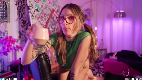 Snapshot of informal_ chatting on January 2025 04:17:01 AM MAL --- online show from January 2025 04:17:01 AM