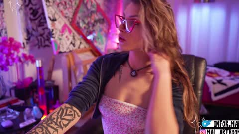 Snapshot of informal_ chatting on January 2025 02:33:01 AM MAL --- online show from January 2025 02:33:01 AM