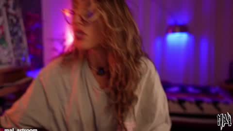 Snapshot of informal_ chatting on September 2025 12:21:01 AM MAL --- online show from September 2025 12:21:01 AM