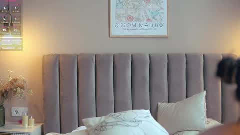 Im Senise Welcome to my room My instagram  online show from February 2025 08:12:02 AM