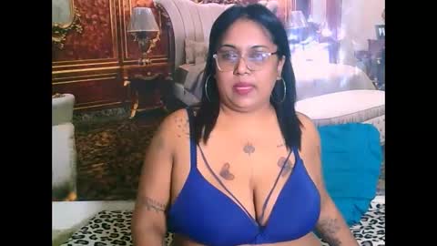 Kim online show from November 2025 05:45:02 PM