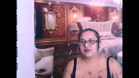 Kim online show from November 2025 05:02:02 PM