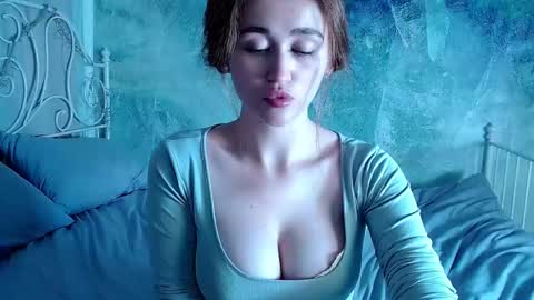 Lina online show from September 2025 12:38:02 PM